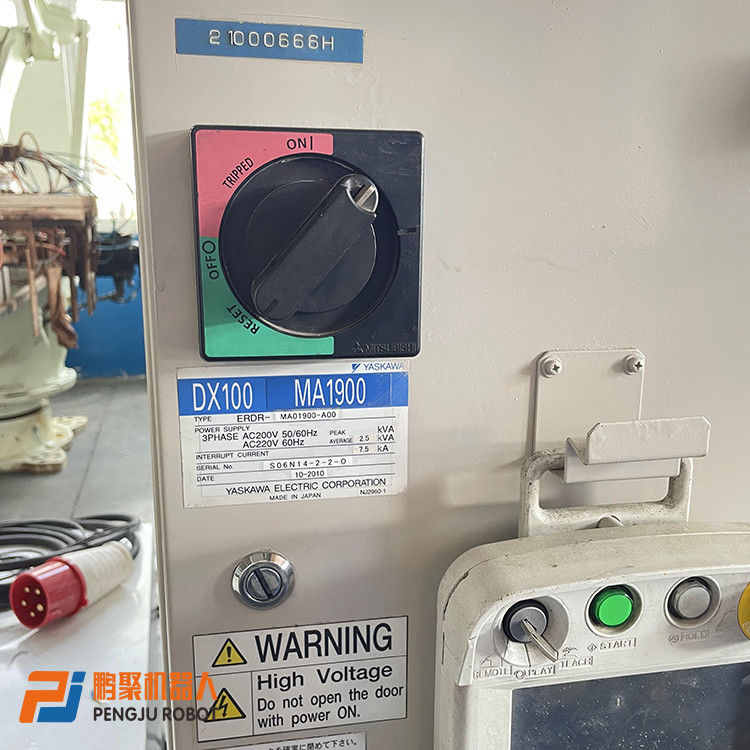 Automatización industrial hecha posible con robots usados de YASKAWA Programación de teléfonos inteligentes Descubre el Yaskawa MA1400: precisión - soldadura impulsada redefinida e interfaz USB