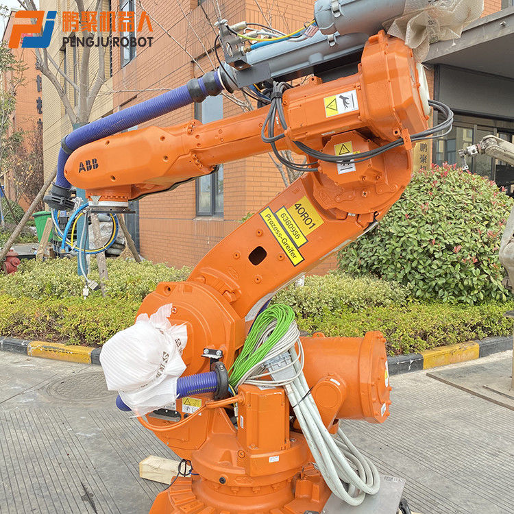 Robot usado industrial de los robots ABB6640-235/2.55 de ABB para la soldadura por puntos que maneja empaletar