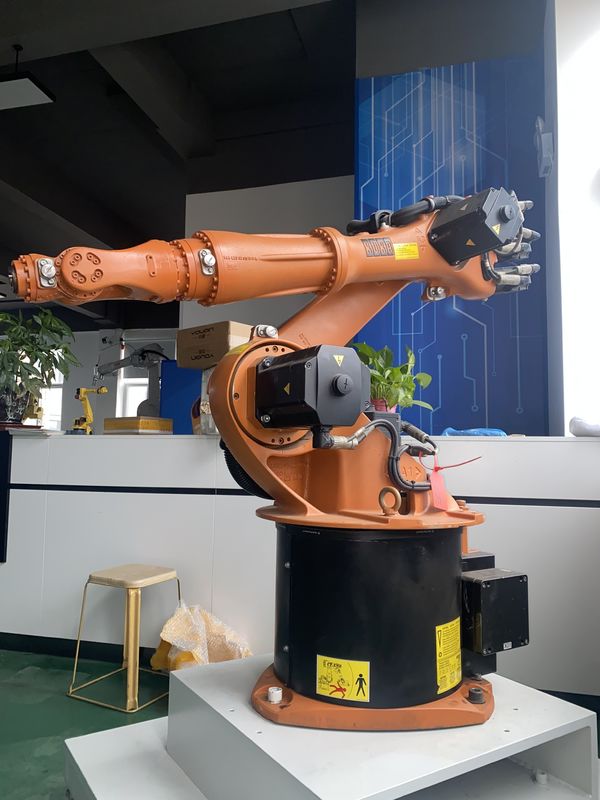 Kuka KR16-3 16kg carga útil 1611mm alcance Programación de techo montaje robot de soldadura para flexible y soldadura de arco montaje recubrimiento máquina de corte máquina de carga