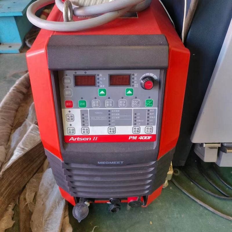 El KUKA KR 16 L6 es un brazo robótico de baja carga útil de largo alcance. Cuenta con un extensor de brazo que expande el alcance a 1911 mm. Robots de soldadura por arco, robots de ensamblaje, robots de soldadura por haz de electrones