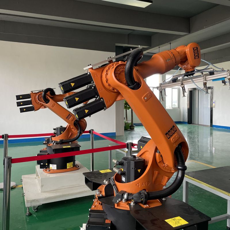 1611mm Robot de paletización de alcance Equipo de automatización montado en el piso, robots de soldadura con núcleo de flujo, robots de carga de máquinas
