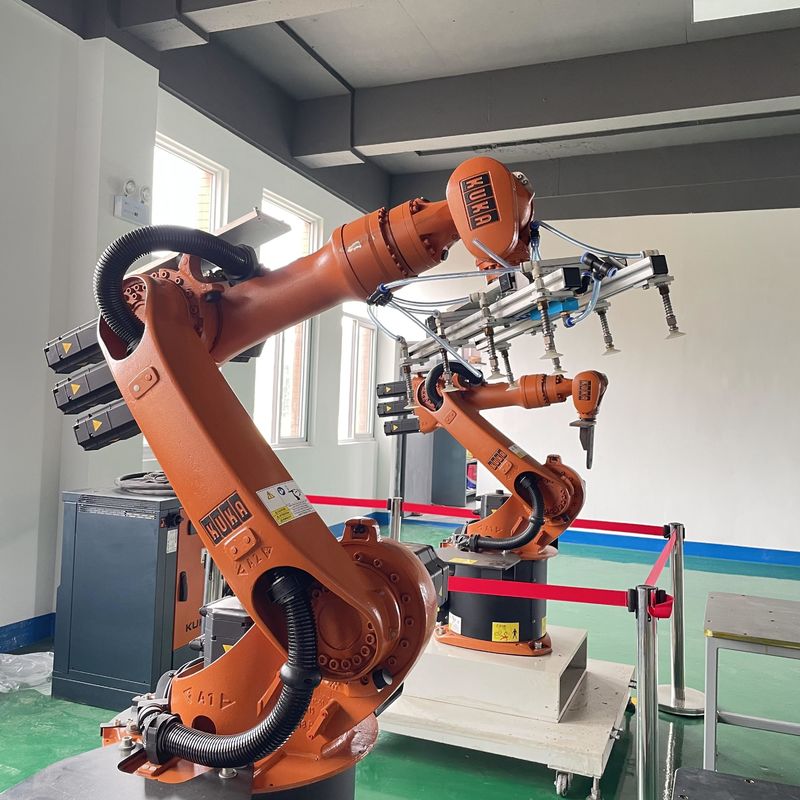 1611mm Robot de paletización de alcance Equipo de automatización montado en el piso, robots de soldadura con núcleo de flujo, robots de carga de máquinas