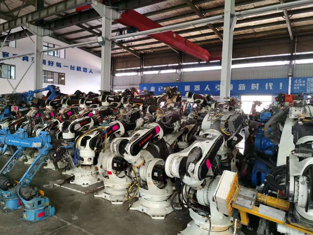 2650 mm Alcance y repetibilidad ± 0,2 mm Máquina automática de soldadura de puntos Yaskawa ES200D para soldadura industrial / paletización