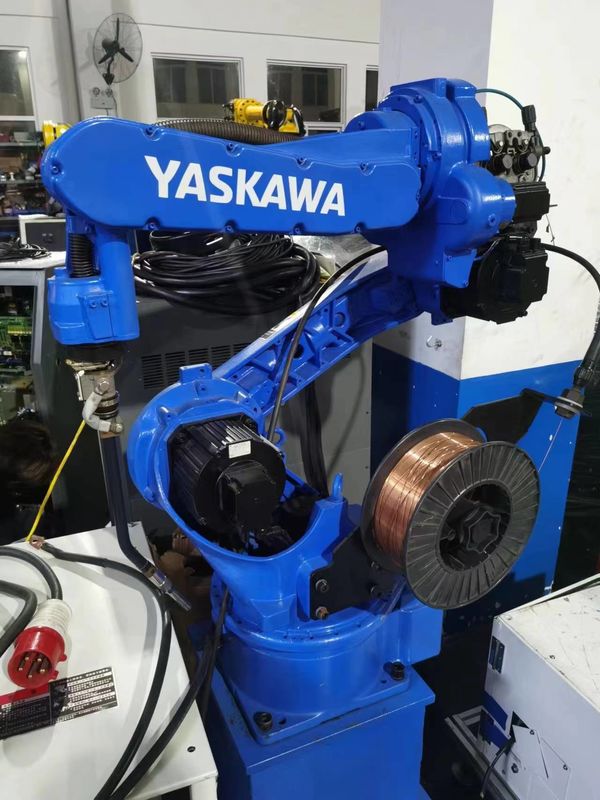 Soldadura industrial MA1400 Yaskawa brazo robótico usado con carga útil de 3 kg con gabinete de control de 6 ejes