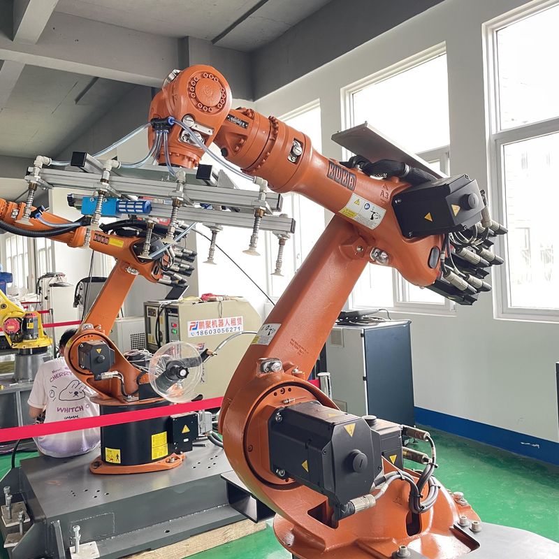Carga útil KUKA Kr16 Robot de soldadura con controlador XP 1611 mm alcance Fronius manejo de la fuente de soldadura montaje carga de corte