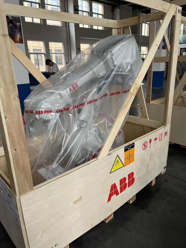 Nuevo ABB IRB 6700-300/2.70, 300 kg de carga, alcance 2700 mm, soldadura de arco, montaje, carga y descarga de piezas, educación