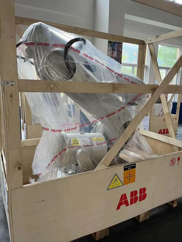 Nuevo ABB IRB 6700-300/2.70, 300 kg de carga, alcance 2700 mm, soldadura de arco, montaje, carga y descarga de piezas, educación