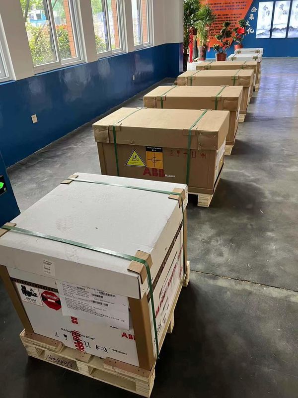Se trata de un nuevo ABB IRB 1600.45, 10 kg Carga, 1450 mm, Soldadura por arco, montaje, carga y descarga de piezas, educación
