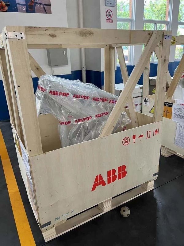 NUEVA ABB IRB 2600 M2004 20/12 -1.65/1.85 20 kg Soldadura por arco, prensado, carga y descarga de piezas, mecanizado