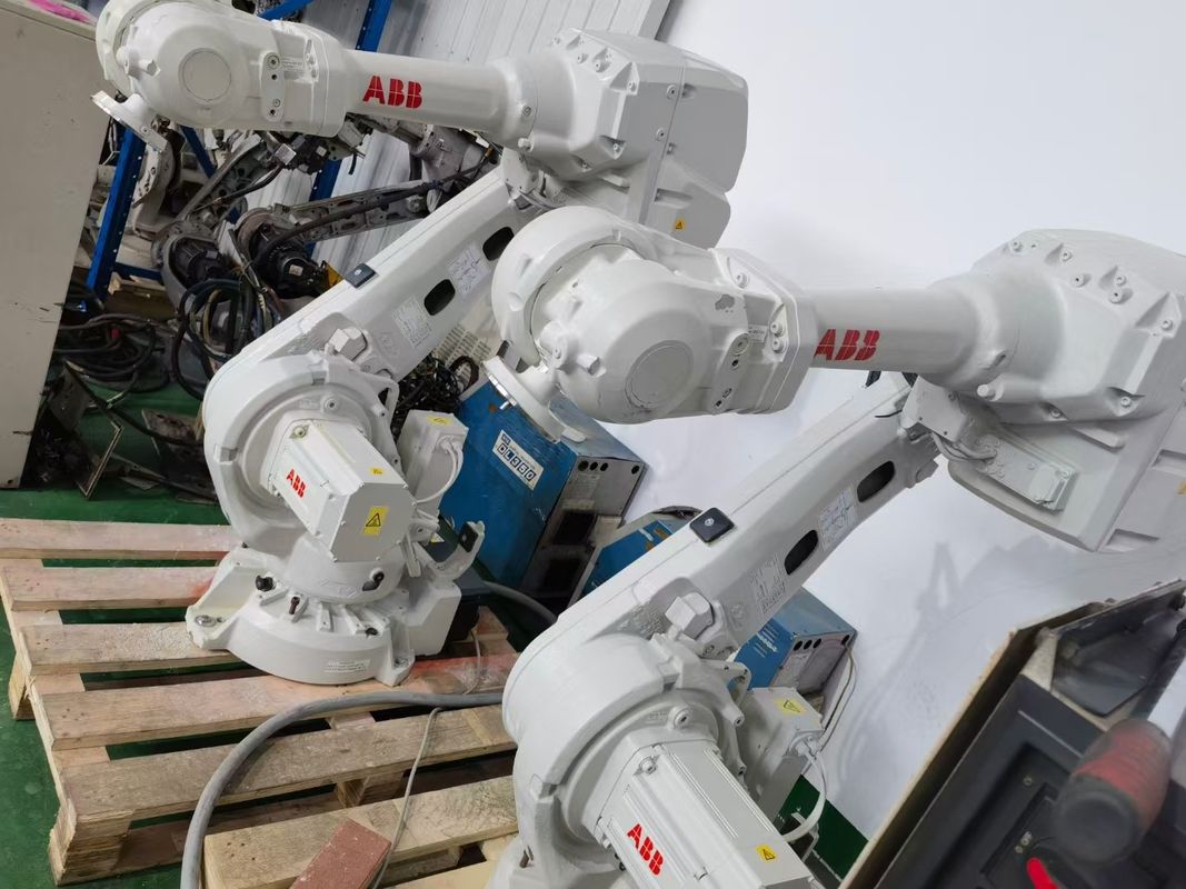Robots de corte de fibra de vidrio con alcance de 2050 mm y modo de accionamiento mecánico