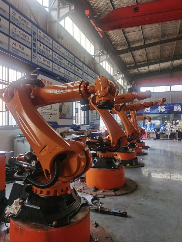 KUKA KR300 R2500 Ultra 300kg Carga útil 2500mm Alcance Robots KUKA usados con repetibilidad ±0,1 mm Y Kuka Programación Carga Robot Manipulación rectificación fresado