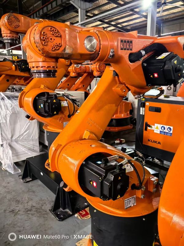 2033 mm alcance KUKA KR60-3 carga útil de 60 kg utilizados por los robots KUKA para el manejo y la recolección de materiales