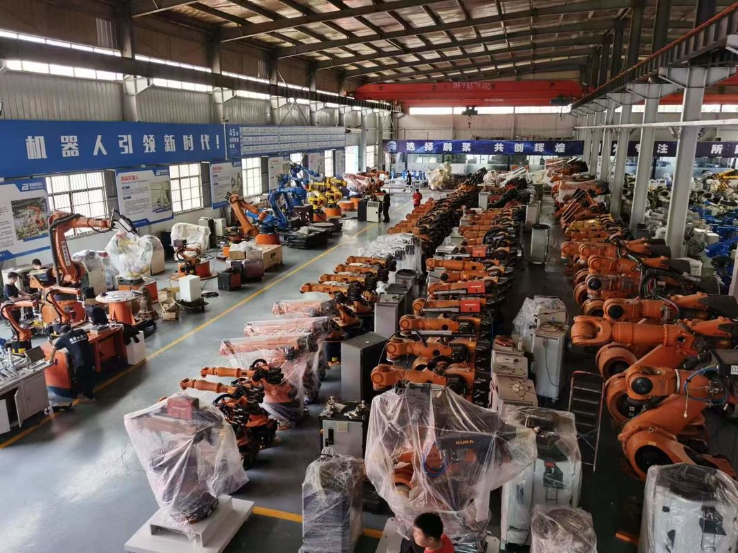 KUKA KR300 R2500 Ultra 300kg Carga útil 2500mm Alcance Robots KUKA usados con repetibilidad ±0,1 mm Y Kuka Programación Carga Robot Manipulación rectificación fresado
