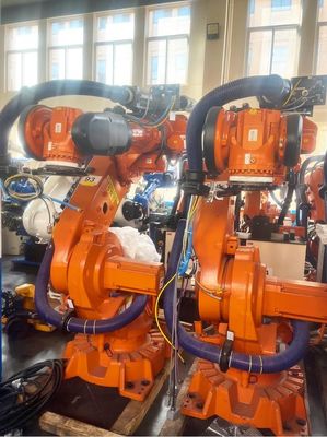 Robots usados 6640-235/2.55 de ABB para la soldadura por puntos que maneja empaletar