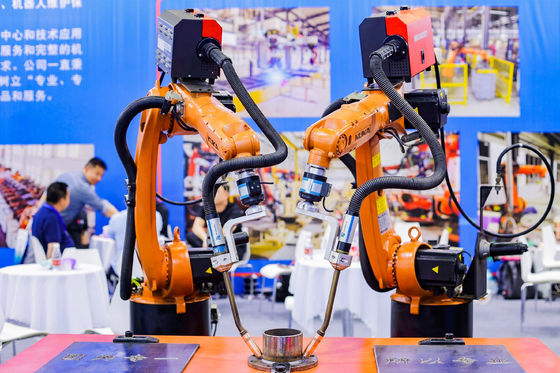 La segunda mano KR5 R1400 al arco carga baja del robot de la soldadura